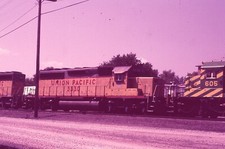 Duplicate Train Slide Union Pacific SD-40 #3330 08/19/1983 Marysville Kansas picture