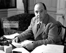 C.S. LEWIS BRITISH WRITER AND LAY THEOLOGIAN - 8X10 PUBLICITY PHOTO (MW-401) picture