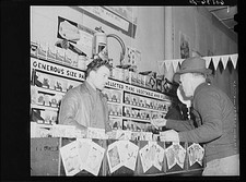 Photo:Marshalltown Iowa 1930s Grocery Store Counter Salesman FSA picture