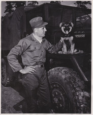 1954 Press Photo US Army Lt. Raymond Martin & Mascot Dog 