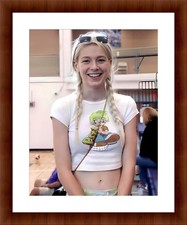 Hunter Schafer 8.5 x 11 Color Unframed Photograph Collectable Art Print picture