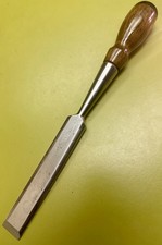 Very Nice (ca1918 vtg) TH WITHERBY 7/8” Bevel edge Cabinet chisel Tuned & SHARP picture