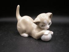 Vintage NAO Lladro Kitten with Ball picture