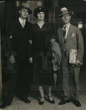 1928 Press Photo Robert Wiseman & mom & attorney SS Hahn in LA court - neb64080 picture