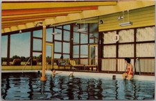 1950s WHITE PLAINS, Maryland Postcard CARAVAN MOTEL Pool Scene - Curteich CHROME picture