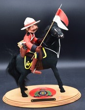 1994 ANNALEE MOBILITEE CANADIAN MOUNTIE WITH HORSE #30 ON WOOD BASE 14