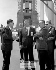 WERNHER VON BRAUN & WALT DISNEY TOUR MARSHALL CENTER - 8X10 NASA PHOTO (EP-475) picture
