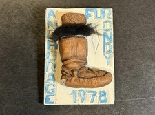 Vintage 1978 Fur Rendezvous Souvenir Pin Fur Rondy Anchorage Alaska Mukluk picture