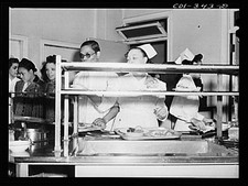 Photo:Chicago Illinois Provident Hospital 1930s Nurses Lunch Line picture