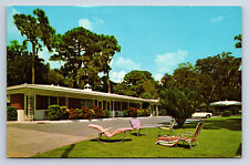 Vintage Postcard Wal-Mar Apt. Apartment Motel Dunedin FL Lawn Chairs Old Car H7 picture