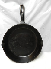 Vintage Lodge 3 Notch #7 Cast Iron Skillet With Heat Ring 10