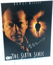 M. NIGHT SHYAMALAN AUTO PHOTO Signed 8x10