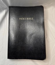 Zondervan NIV Giant Print Reference Bible Black Hardcover picture