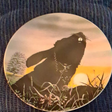Royal Orleans Watership Down Movie Poster Rabbit Porcelain Round Plate 8 in picture