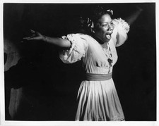 Stephanie Mills as Dorothy sings Broadway play The Wiz 1975 Historic Old Photo picture