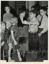 1940 Press Photo Eleanor Roosevelt Visits Children's Hospital in Washington picture