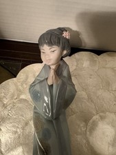 VINTAGE LLADRO PORCELAIN SHY GEISHA”SAYONARA” 4989  FIGURINE RETIERED picture