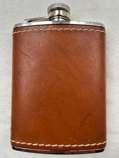 BEAUTIFUL 6OZ. LEATHER BOUND STAINLESS STEEL HIP FLASK / CLASSIC SCREW-DOWN CAP. picture