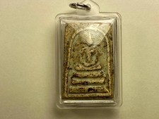 Vintage Three-Step Sitting Buddha Thai Amulet with 24