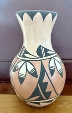 Juanita Fragua Native Pottery 4” Tall. Signed Juanita Fragua Jemez Pue NM picture