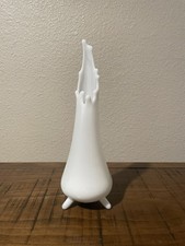 Vintage LE Smith Milk Glass 3-Toe Smoothie Swung Vase  picture