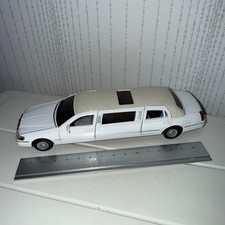 Kinsmart 1999 Lincoln Town Car Limousine 1/38 Mini Car picture