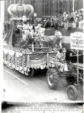 LD287 1969 Wire Photo CHAMPAGNE TOAST Queen of Carnival Krewe Mardi Gras Orleans picture