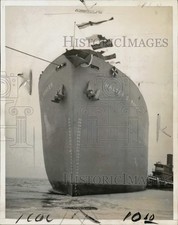 1943 Press Photo Walter E. Ranger ship after launching at basin, South Portland picture