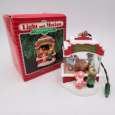 1987 Hallmark MAGIC Light & Motion Christmas Ornament KRINGLE’S TOY SHOP Lights picture