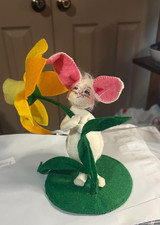 Annalee 2014 Cottontail Bunny Rabbit w/ Yellow Daffodil Flower #200514. Easter picture