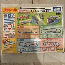 Takara Tomy Plarail 20-Piece Layout Set: Run Cool Trains DX Rail Kit, Toy picture