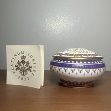 Royal Collection Trust Platinum Jubilee Pillbox 2022 Queen Elizabeth Crest New picture