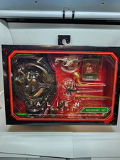 NECA Aliens Alien Romulus Accessory Set w/ Eggs, Facehugger, Pistol & Gear picture