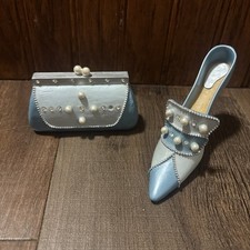 2001 AVON FINE COLLECTIBLES “All Dressed Up” PEARL PUMP & MATCHING HANDBAG picture
