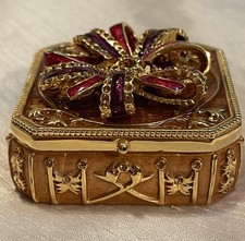 Vintage Joan Rivers Hidden Treasures Enamel Trinket Box Removable Bow Brooch Pin picture