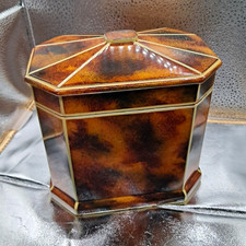 Chinese Tortise shell tea caddy from late 19th century. Rare picture