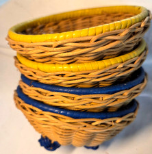 Set of 4 Vtg 1970s Wicker Snack Baskets w/ Blue Yellow Feet 5