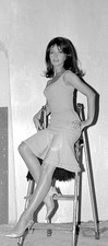 France Andrea Parisy during shooting of Cent mille dollars au sole- Old Photo picture