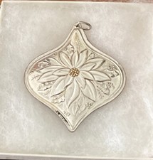 1995 TOWLE SILVER CHRISTMAS FLORAL MEDALLION IN BOX PRE OWNED picture