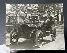 ANTIQUE B&W PHOTO REO MOTOR CAR AUTOMOBILE WITH 2 MEN, 2 WOMEN FP414 picture