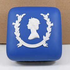 Wedgwood Royal Blue Jasperware Queen Elizabeth II Silver Jubilee Square Box 1977 picture