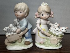 Vtg Homco Ceramic Figurine 1402 2pc Boy w/Puppies Girl w/Kittens Orig Sticker picture