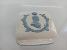 Wedgewood Embossed Queensware Trinket Box Duke Of Edinburgh Coronation Box picture