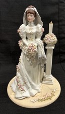 Avon Mrs Albee Musical Porcelain Bridal Figurine Bach Minuet # 3 Presidents Club picture