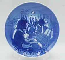 B & G Bing & Grondahl Christmas Plate 1971 Christmas at Home 7