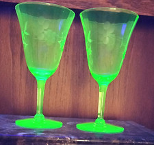 Set of 2 Vintage Vaseline Depression Wine Goblets American Elegant Glass. 1920s picture