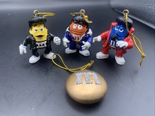 M&M’s King Of Rock N Roll Ornament Missing Red picture