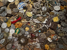 LOT OF OVER 2 LBS. ANTIQUE & VINTAGE CATHOLIC RELIGIOUS HOLY MEDALS PENDANTS picture