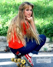 ACTRESS KIM RICHARDS - 8X10 PUBLICITY PHOTO (AZ-961) picture
