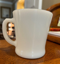 EXCELLENT VINTAGE ANCHOR HOCKING FIRE KING D HANDLED MILK GLASS COFFEE MUG picture